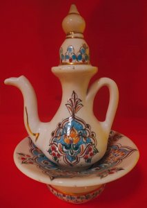 ابريق للزينة من السيراميك