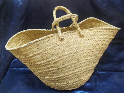 قفة من سعف النخيل